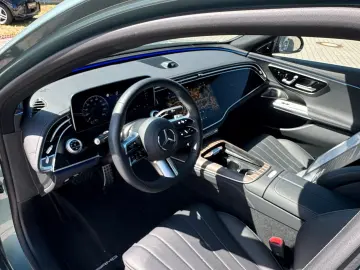 MERCEDES-BENZ E 300 e 4M AMG Superscreen Airmatic Pano