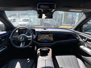 MERCEDES-BENZ E 300 e 4M AMG Superscreen Airmatic Pano