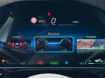 MERCEDES-BENZ E 300 e 4M AMG Superscreen Airmatic Pano
