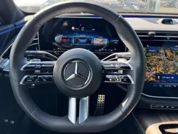 MERCEDES-BENZ E 300 e 4M AMG Superscreen Airmatic Pano