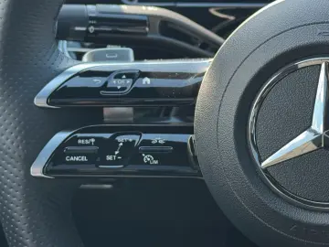 MERCEDES-BENZ E 300 e 4M AMG Superscreen Airmatic Pano