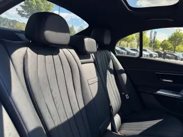 MERCEDES-BENZ E 300 e 4M AMG Superscreen Airmatic Pano