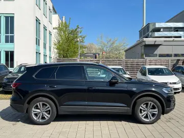 VW Touareg 3 0 TDI 4M  PANO-MEMORY-LEDER-ALU 19