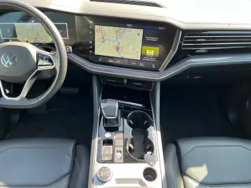 VW Touareg 3 0 TDI 4M  PANO-MEMORY-LEDER-ALU 19