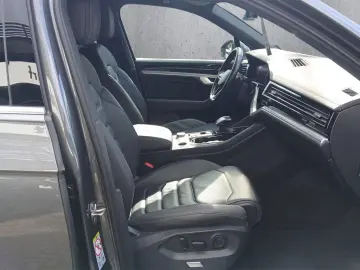 VW Touareg Elegance 3.0 V6 TDI 4MOTION