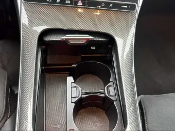 Mercedes-Benz C 300 e AMG-LINE LED RFK AMBIENTE