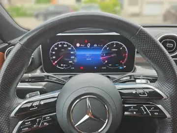 MERCEDES-BENZ C300 Lim. AMG-Line NAVI AHK MBUX DAB Standh.