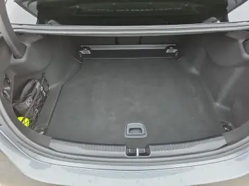 MERCEDES-BENZ C300 Lim. AMG-Line NAVI AHK MBUX DAB Standh.