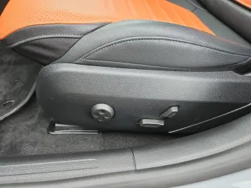 MERCEDES-BENZ C300 Lim. AMG-Line NAVI AHK MBUX DAB Standh.