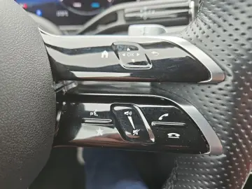 MERCEDES-BENZ C300 Lim. AMG-Line NAVI AHK MBUX DAB Standh.