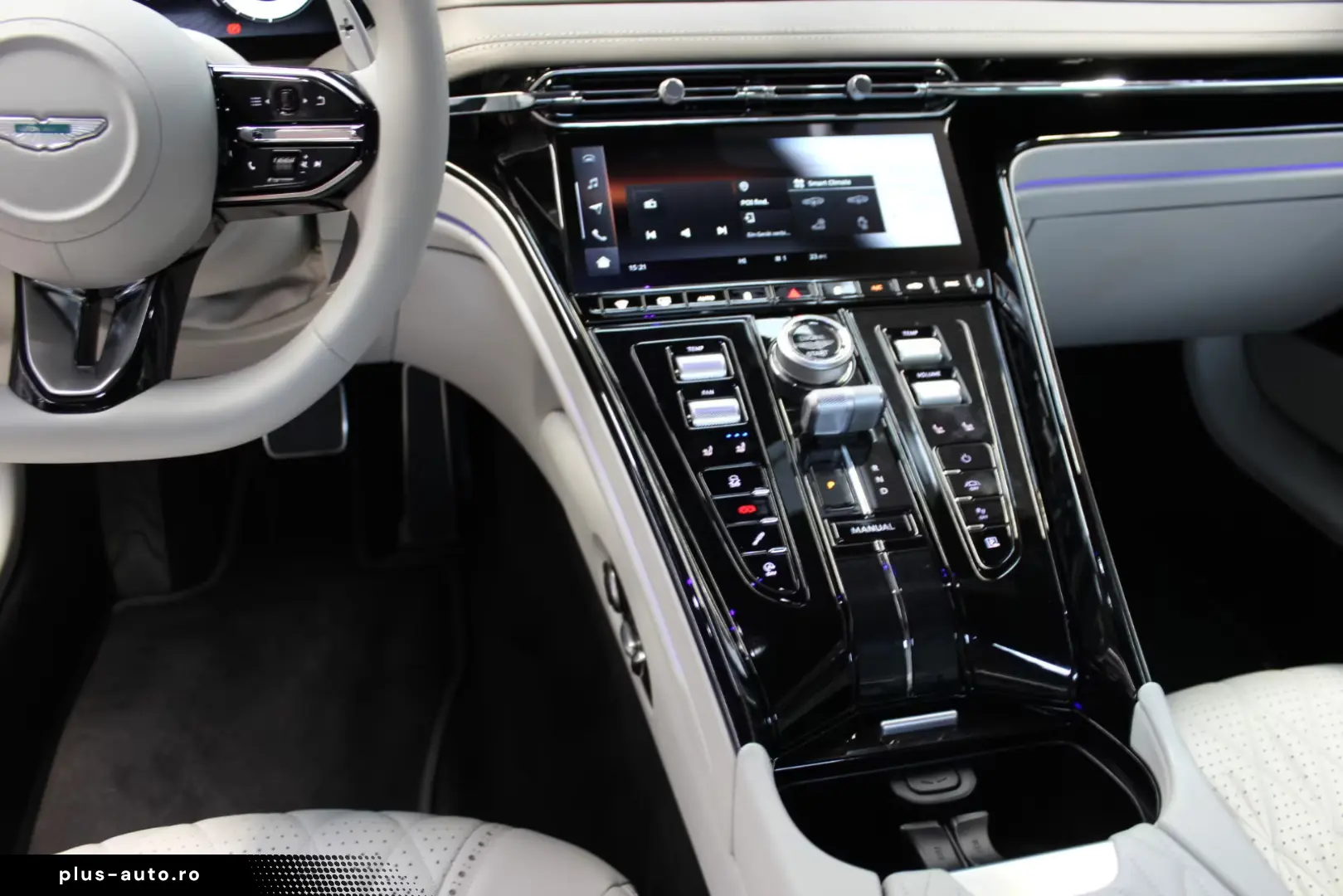 Aston Martin DB12 Coupe