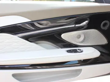 Aston Martin DB12 Coupe