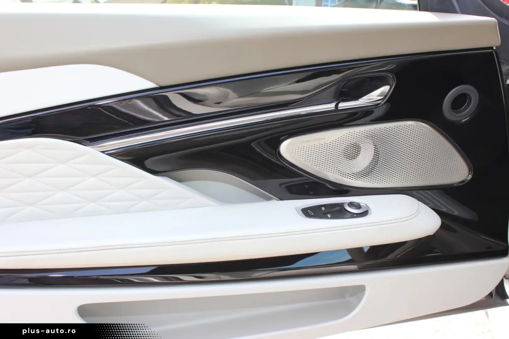 Aston Martin DB12 Coupe
