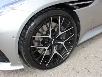 Aston Martin DB12 Coupe