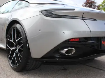 Aston Martin DB12 Coupe