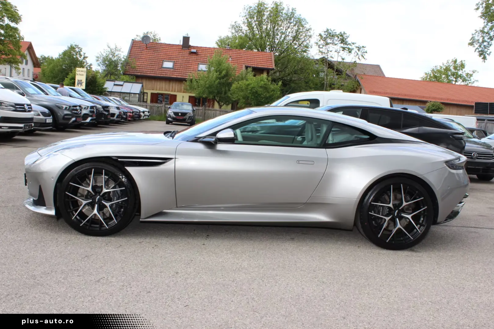 Aston Martin DB12 Coupe