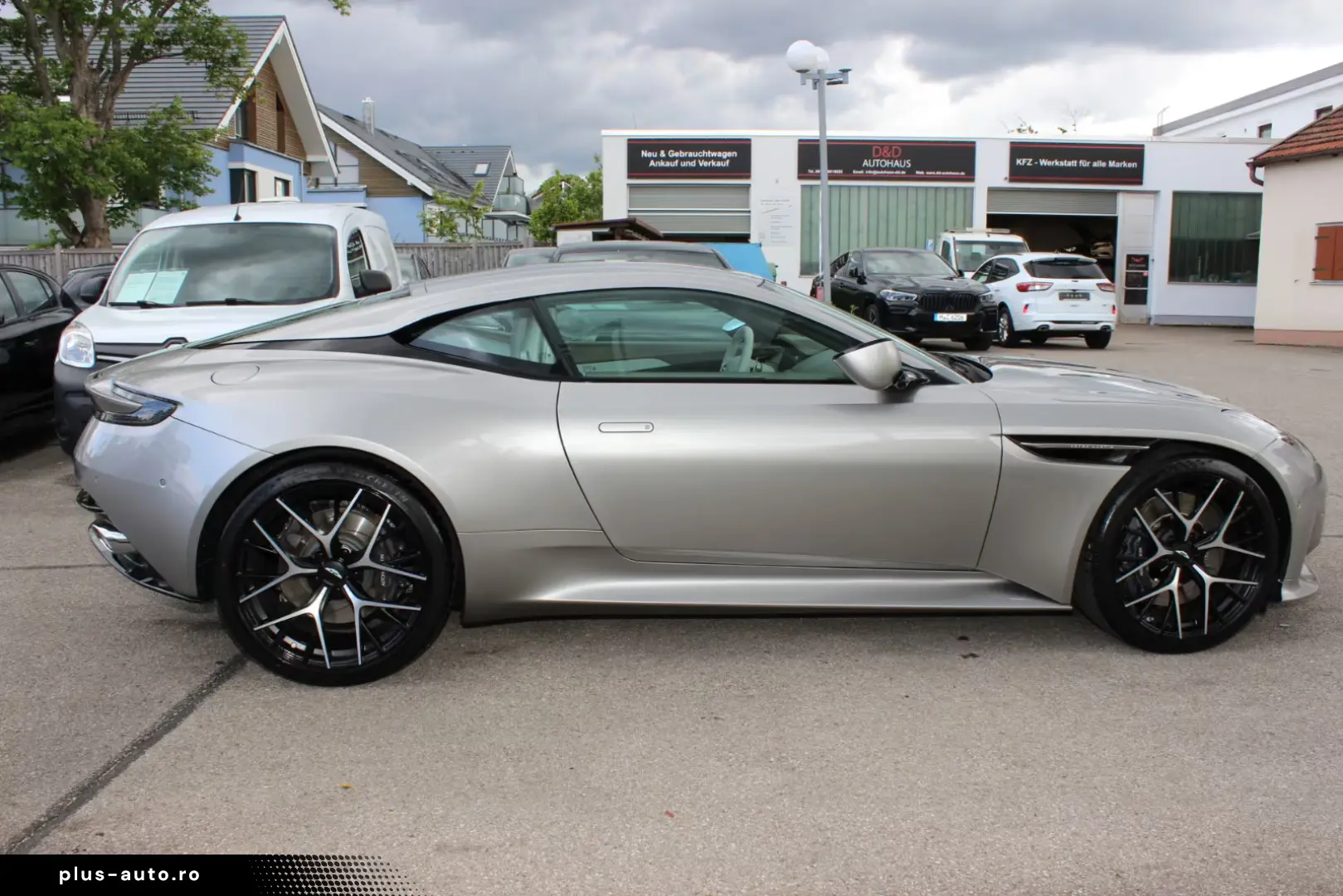 Aston Martin DB12 Coupe