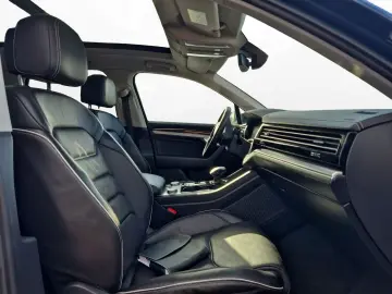VW Touareg 3.0 eHybrid DSG 4Motion AHK Luft Pano Le