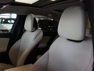 MERCEDES-BENZ C 300 e Limo AMG Pano Distronic