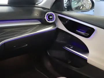MERCEDES-BENZ C 300 e Limo AMG Pano Distronic