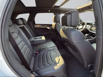 VW Touareg R-Line   Pano   AHK   ACC   Navi  Matrix