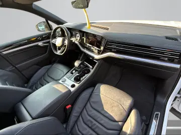 VW Touareg R-Line   Pano   AHK   ACC   Navi  Matrix