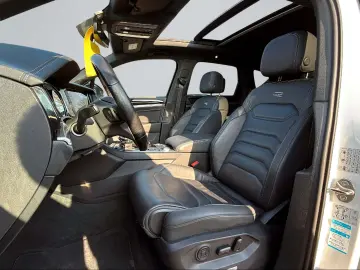 VW Touareg R-Line   Pano   AHK   ACC   Navi  Matrix