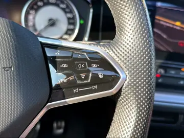 VW Touareg R-Line   Pano   AHK   ACC   Navi  Matrix