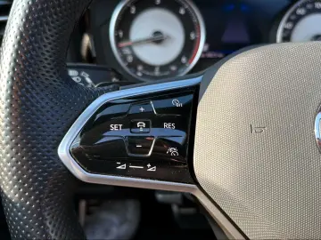VW Touareg R-Line   Pano   AHK   ACC   Navi  Matrix