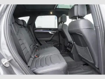 VW Touareg R-Line 4Motion 3.0 TDI Black Style Matri