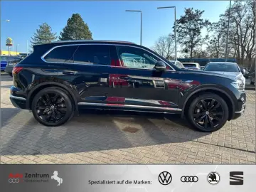 VW Touareg 3.0 V6 e-Hybrid Eleg    AZN-Förderung