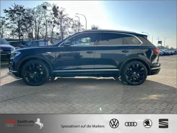 VW Touareg 3.0 V6 e-Hybrid Eleg    AZN-Förderung