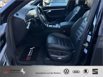 VW Touareg 3.0 V6 e-Hybrid Eleg    AZN-Förderung