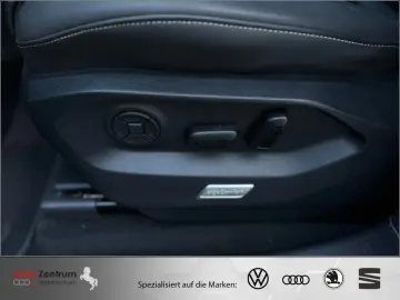 VW Touareg 3.0 V6 e-Hybrid Eleg    AZN-Förderung