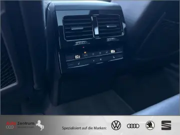 VW Touareg 3.0 V6 e-Hybrid Eleg    AZN-Förderung