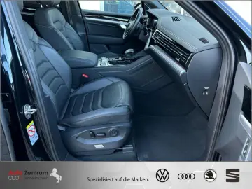 VW Touareg 3.0 V6 e-Hybrid Eleg    AZN-Förderung