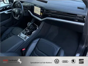 VW Touareg 3.0 V6 e-Hybrid Eleg    AZN-Förderung