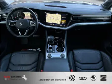 VW Touareg 3.0 V6 e-Hybrid Eleg    AZN-Förderung