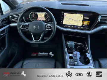 VW Touareg 3.0 V6 e-Hybrid Eleg    AZN-Förderung