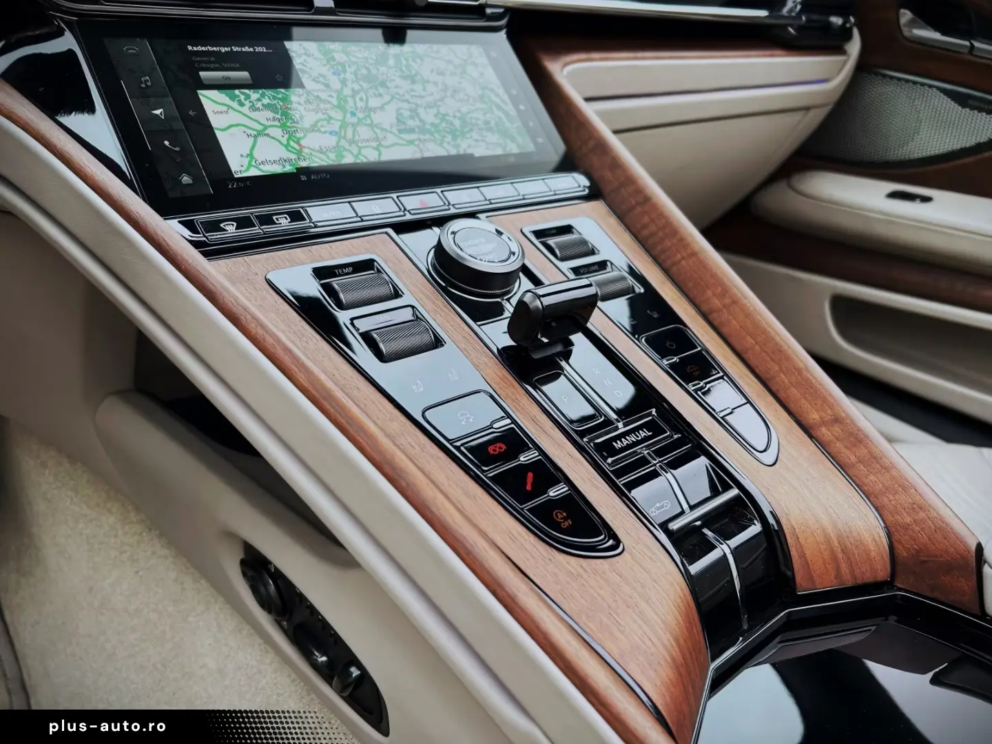 Aston Martin DB12 Volante Carribean Blue Pearl Carbon