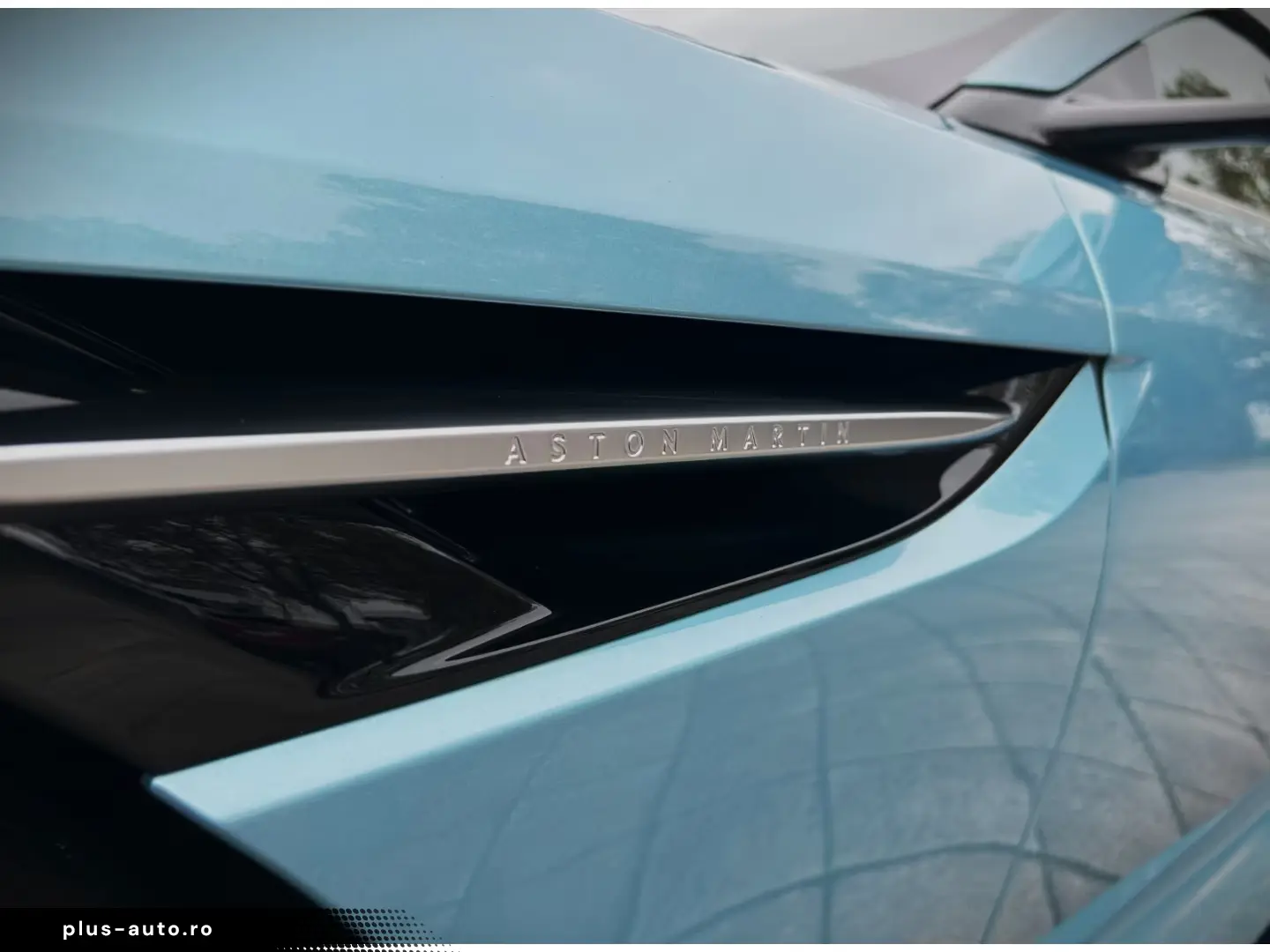 Aston Martin DB12 Volante Carribean Blue Pearl Carbon