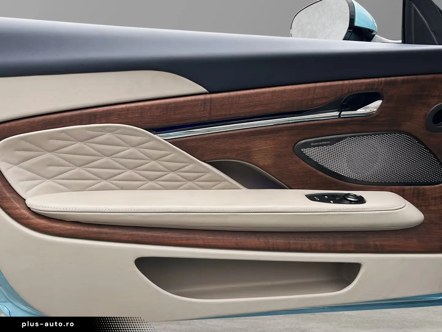 Aston Martin DB12 Volante Carribean Blue Pearl Carbon