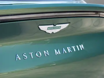 Aston Martin DBX S Iridescent Emerald   Oxford Tan
