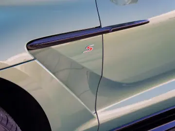 Aston Martin DBX S Iridescent Emerald   Oxford Tan