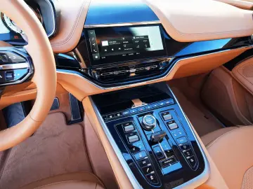 Aston Martin DBX S Iridescent Emerald   Oxford Tan