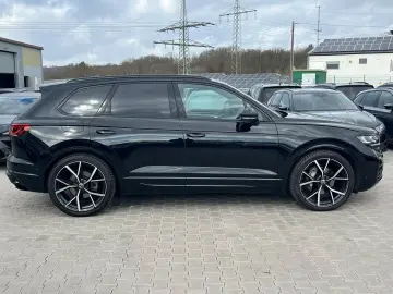 VW Touareg 3.0TDI 4M R-Line VOLL Black 22  UPE 114T