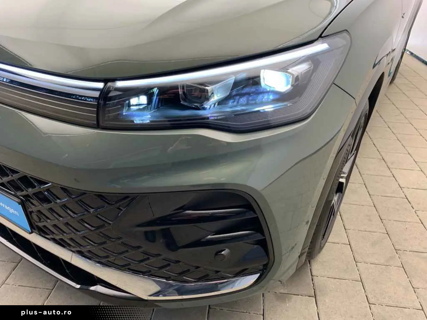 VW Tiguan R-Line TSI DSG 4M  AHK PANO MASSAGE ACC