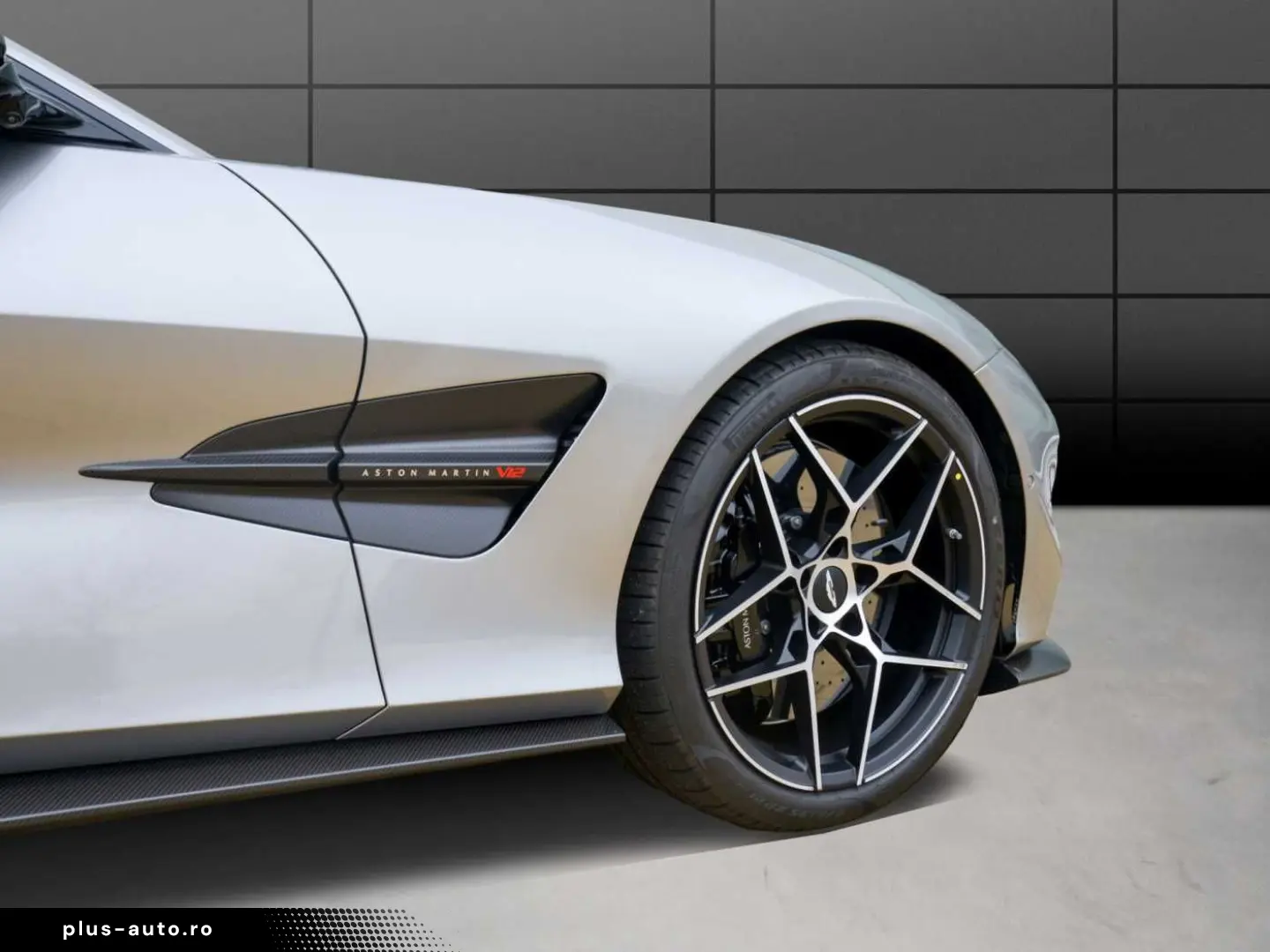 ASTON MARTIN Vanquish Coupe