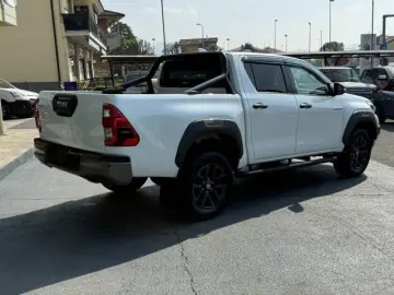 TOYOTA TOYOTA Hilux 2.8 D A T 4WD Double Cab Invincible