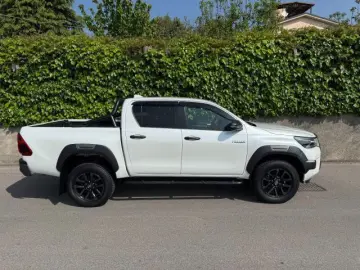 TOYOTA TOYOTA Hilux 2.8 D A T 4WD Double Cab Invincible